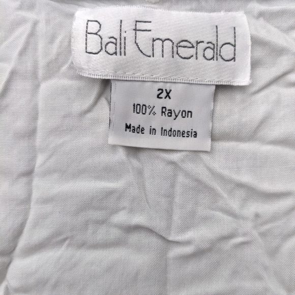 Bali Emerald White Butterfly Top Size 2X - Picture 3 of 5